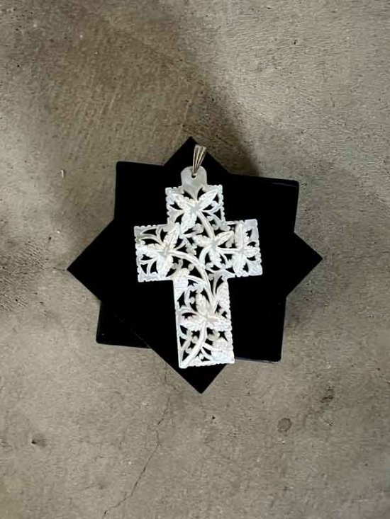 クロス十字架　クロス　パール　ベツレヘムパール　ネックレス　マザーパール　真珠貝